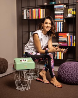 Caterina Balivo feet photo thumbnail