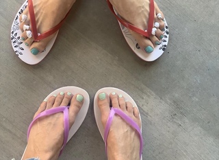 Nikki Garcia feet photo thumbnail