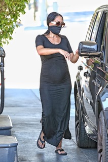 Nikki Garcia feet photo thumbnail