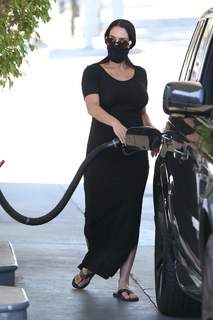 Nikki Garcia feet photo thumbnail