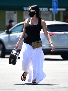 Nikki Garcia feet photo thumbnail