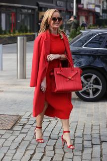 Amanda Holden feet photo thumbnail