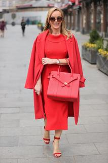 Amanda Holden feet photo thumbnail