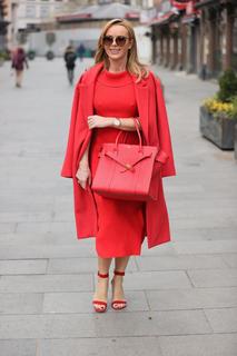 Amanda Holden feet photo thumbnail