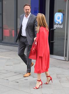 Amanda Holden feet photo thumbnail