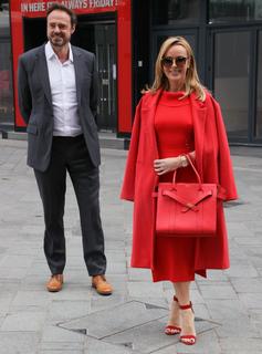 Amanda Holden feet photo thumbnail