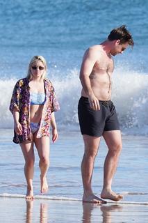 Ariel Winter feet photo thumbnail
