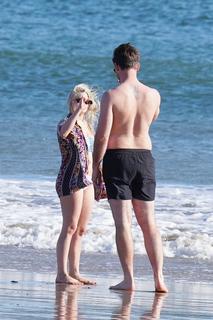 Ariel Winter feet photo thumbnail