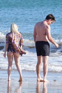 Ariel Winter feet photo thumbnail