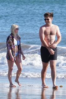 Ariel Winter feet photo thumbnail