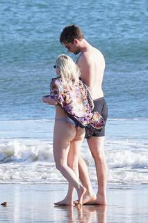 Ariel Winter feet photo thumbnail