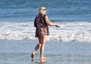 Ariel Winter feet photo thumbnail