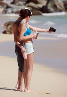 Selena Gomez feet photo thumbnail