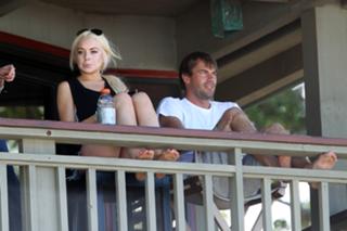 Lindsay Lohan feet photo thumbnail