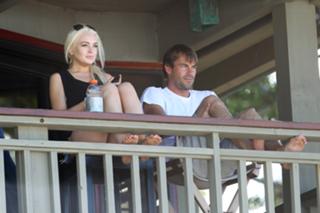 Lindsay Lohan feet photo thumbnail