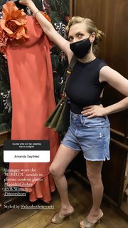 Amanda Seyfried feet photo thumbnail