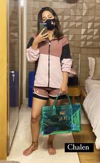 Hina Khan feet photo thumbnail