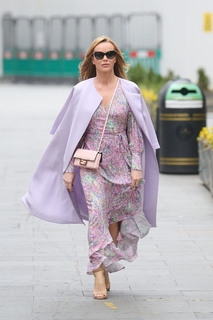 Amanda Holden feet photo thumbnail