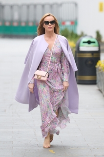 Amanda Holden feet photo thumbnail