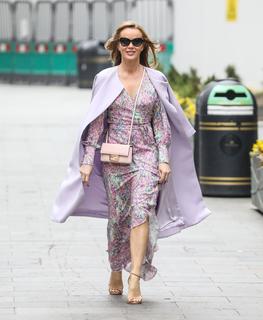 Amanda Holden feet photo thumbnail