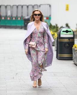 Amanda Holden feet photo thumbnail