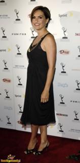 Mariska Hargitay feet photo thumbnail