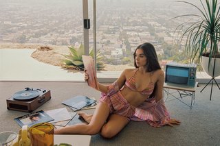 Hailee Steinfeld feet photo thumbnail