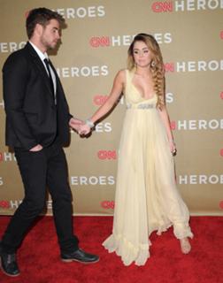 Miley Cyrus feet photo thumbnail