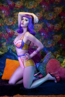 Katy Perry feet photo thumbnail