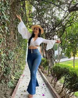 Maribel Guardia feet photo thumbnail