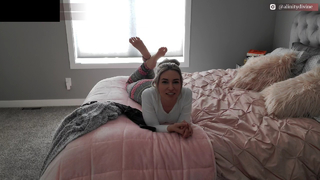 Natalia Mogollon feet photo thumbnail
