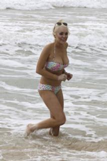 Lindsay Lohan feet photo thumbnail