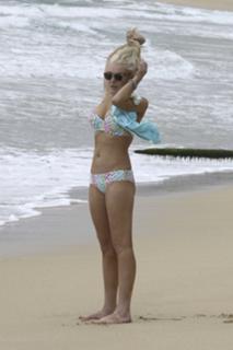 Lindsay Lohan feet photo thumbnail