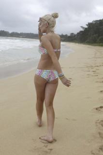 Lindsay Lohan feet photo thumbnail