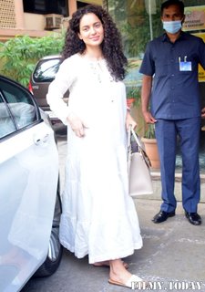 Kangana Ranaut feet photo thumbnail