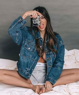 Cristina Buccino feet photo thumbnail