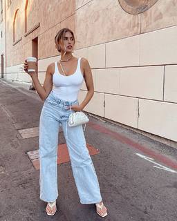Kara Del Toro feet photo thumbnail