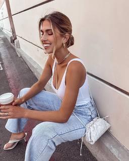 Kara Del Toro feet photo thumbnail