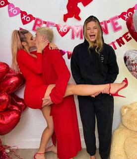 Lele Pons feet photo thumbnail