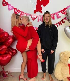 Lele Pons feet photo thumbnail