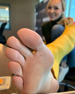Kyle Unfug feet photo thumbnail