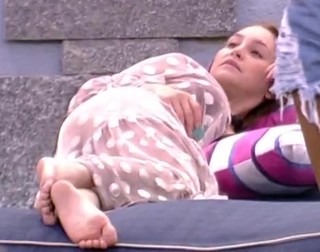 Carla Diaz feet photo thumbnail