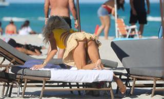 Victoria Silvstedt feet photo thumbnail