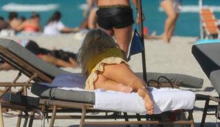 Victoria Silvstedt feet photo thumbnail