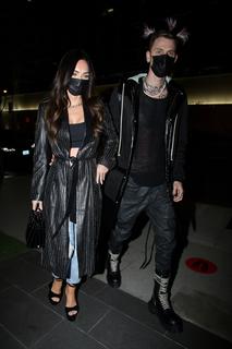 Megan Fox feet photo thumbnail