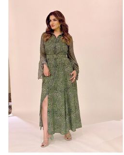 Raveena Tandon feet photo thumbnail