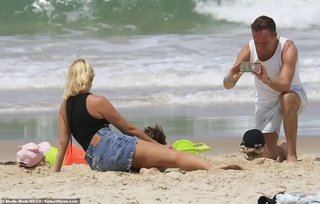 Holly Willoughby feet photo thumbnail