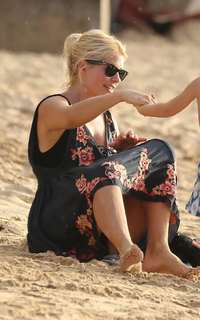 Holly Willoughby feet photo thumbnail