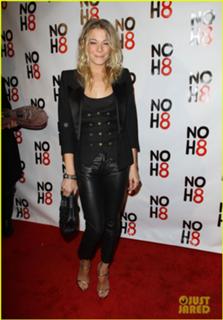 LeAnn Rimes feet photo thumbnail