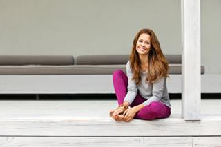 Brooke Burke feet photo thumbnail